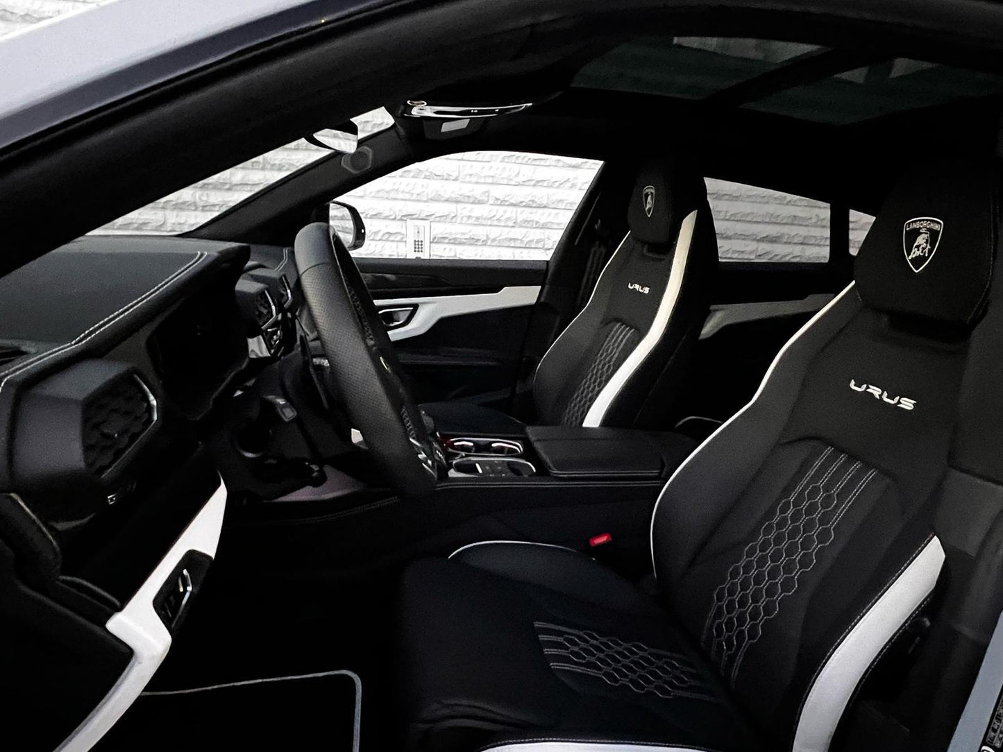 Lamborgini Urus 2023